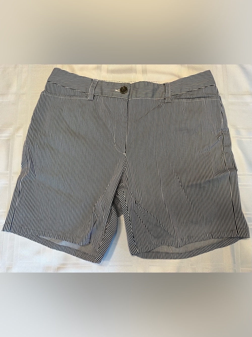 Women’s Lands’ End Fit 2 White And Navy Blue‎ Striped Shorts Size 10 Pre-Owned